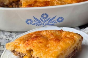 Unimaginable Chili Pie (Straightforward Bisquick Recipe from the Nineteen Seventies)