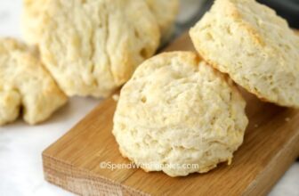 Straightforward Flaky Selfmade Biscuits